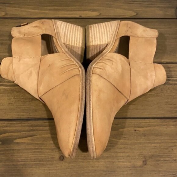 Eileen Fisher Walt cross bootie in wheat nubuck. - Picture 4 of 12